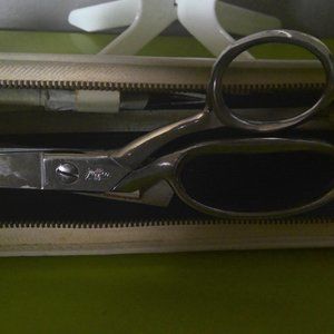 VINTAGE Griffon sewing scissors zippered leather case